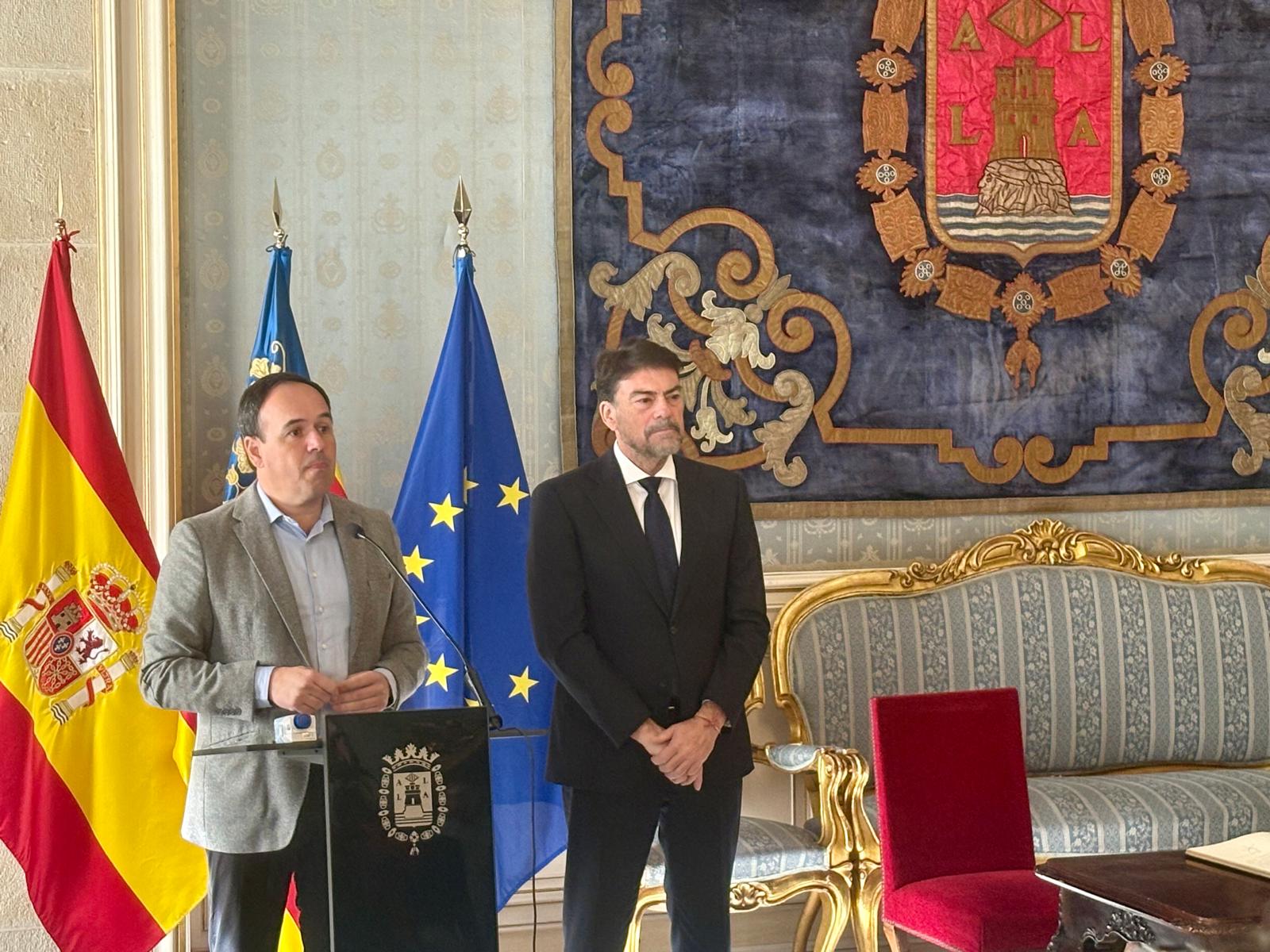 Pérez Llorca al costat de Luis Barcala en la seua primera visita oficial a Alacant com a president de la Generalitat (Foto: Álvaro Rubio)