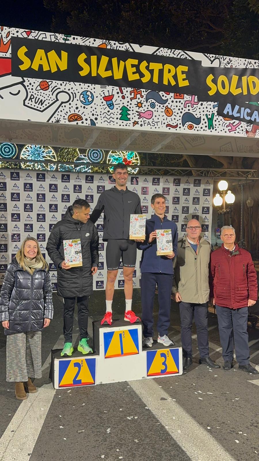 Podio masculino de la San Silvestre 2025 en Alicante