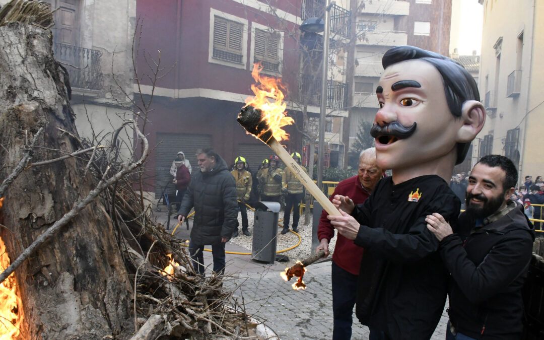 Hoguera de San Antón en Villena