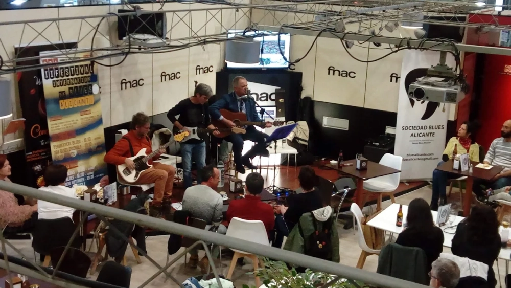 Espai cultural de la tenda FNAC a Alacant Espai cultural de la tenda FNAC a Alacant