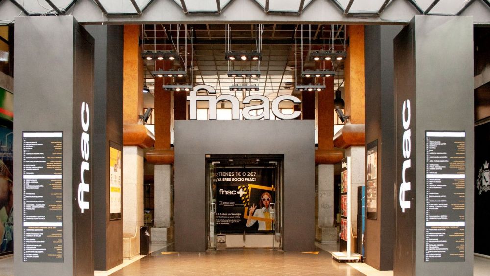 Fachada principal de la tenda Fnac a Alacant (Foto: F8 Aquitectures) Fachada principal de la tenda Fnac a Alacant (Foto: F8 Aquitectures)