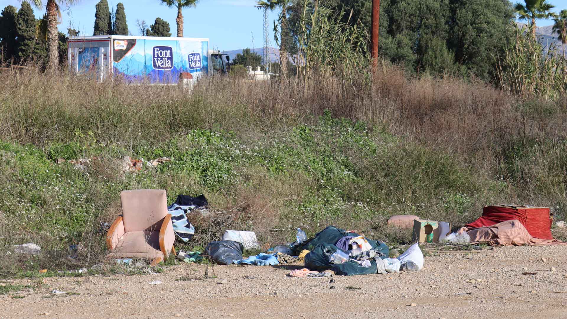 Estris en un descampat de Benidorm Estris en un descampat de Benidorm