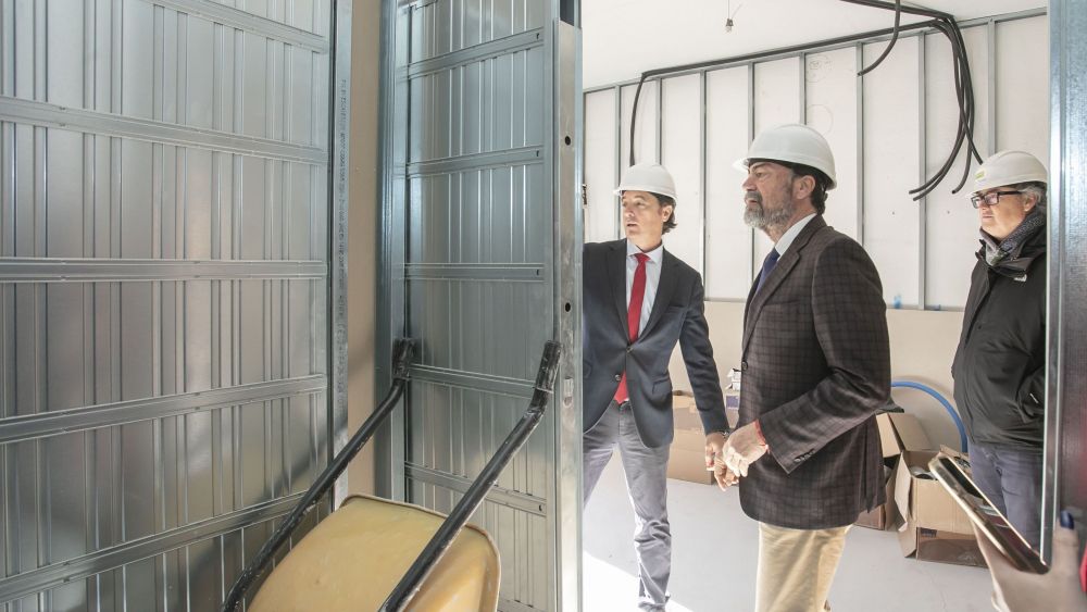 Interior de las viviendas para jóvenes en San Gabriel