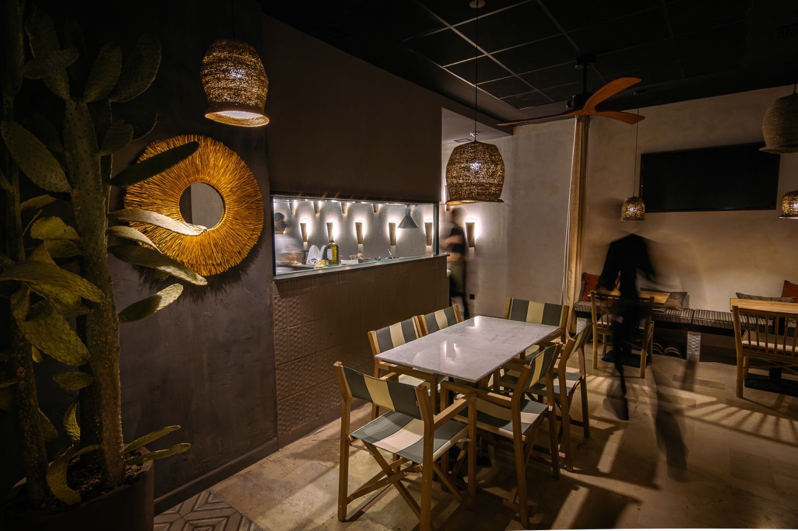 Interior del restaurant del nou centre MasQi a Alacant