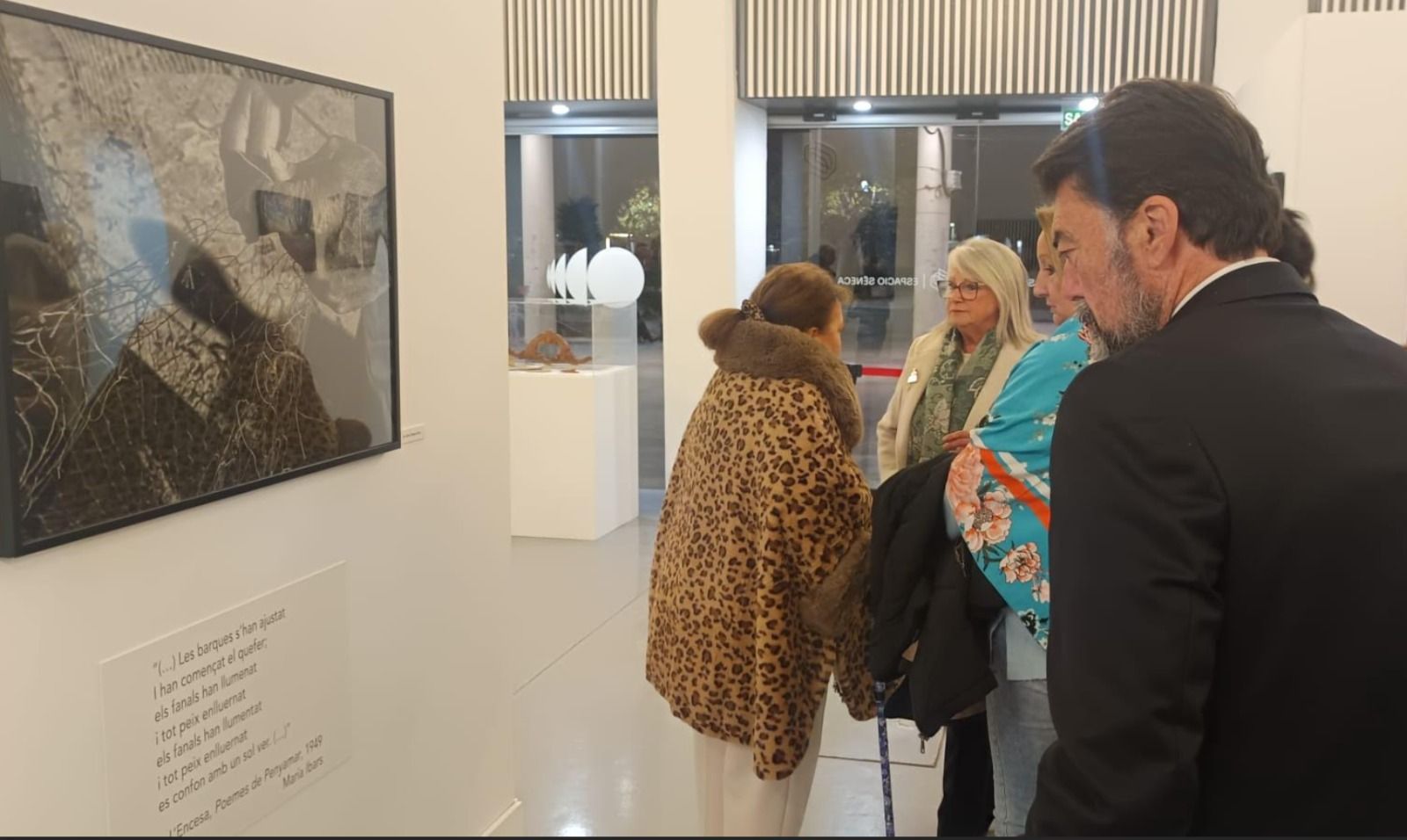 Luis Barcala visita la exposición 'Alicante en el Alma'