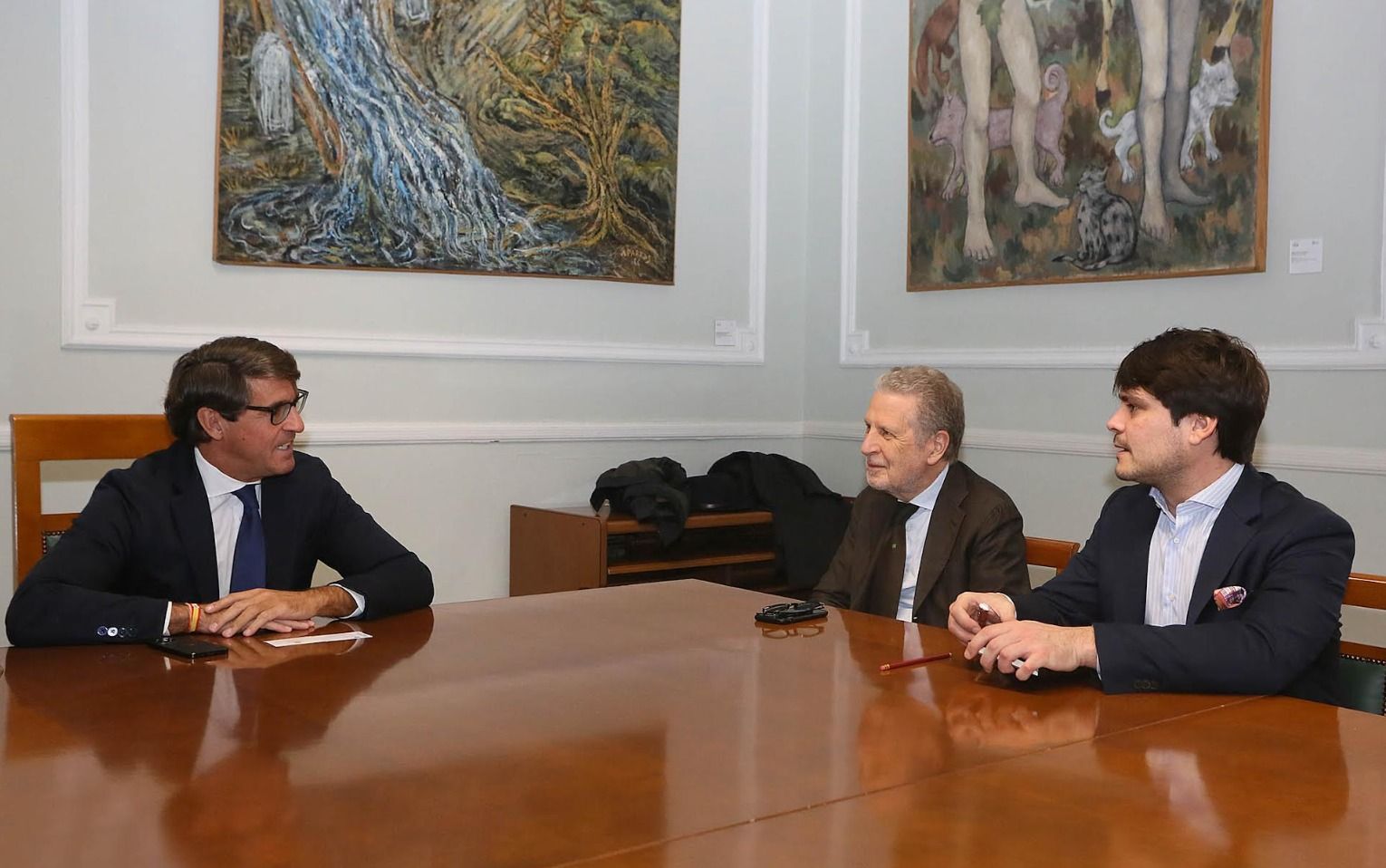 El diputado de Cultura se reúne con el director del museo de Diseño de Milán