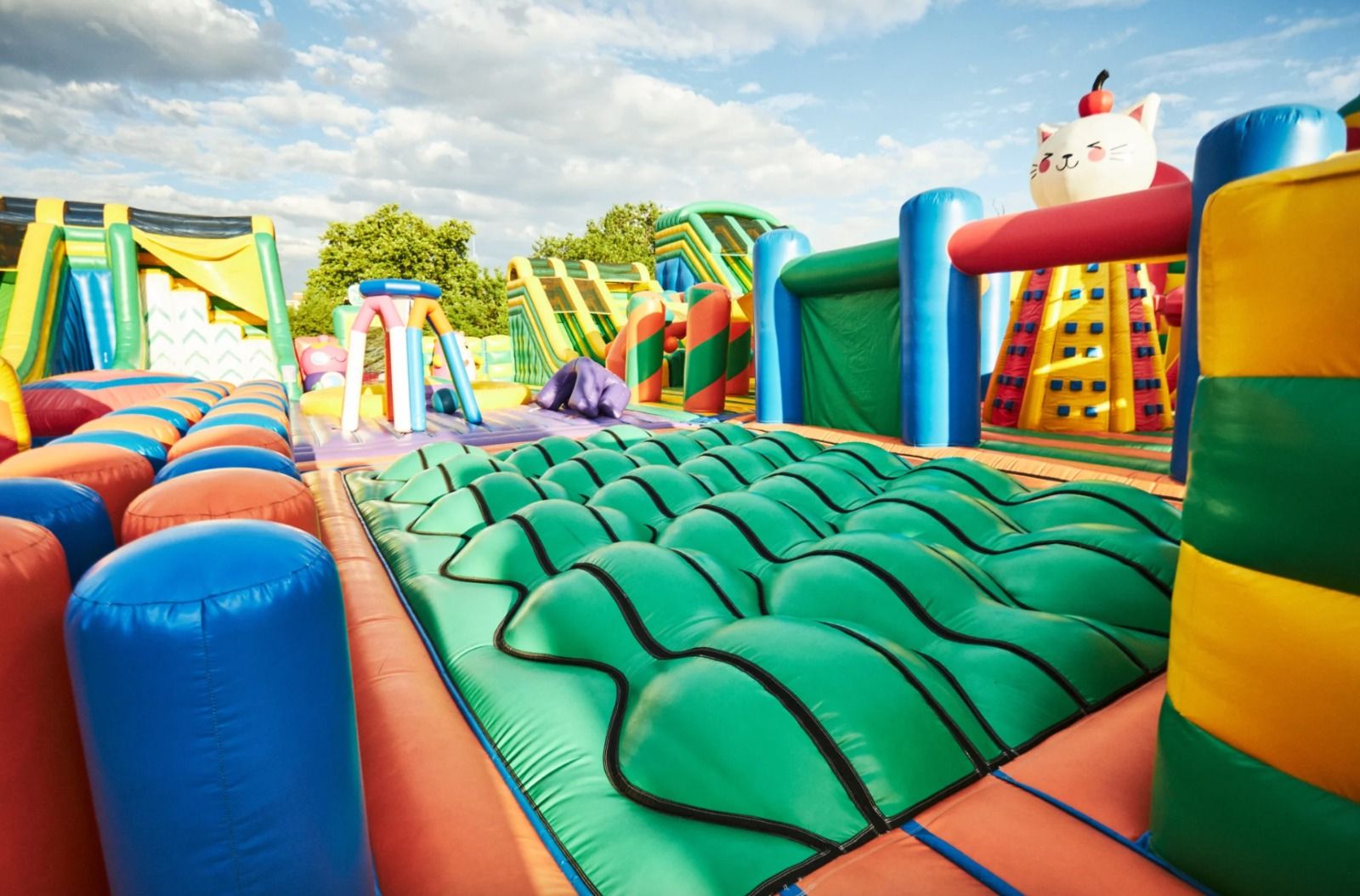 El parque hinchable más grande del mundo regresa a Alicante