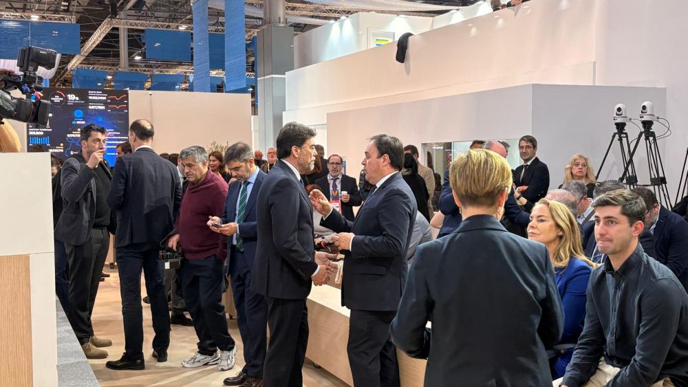 Barcala i Pérez Lloca en la presentació de The Ocean Race en Fitur