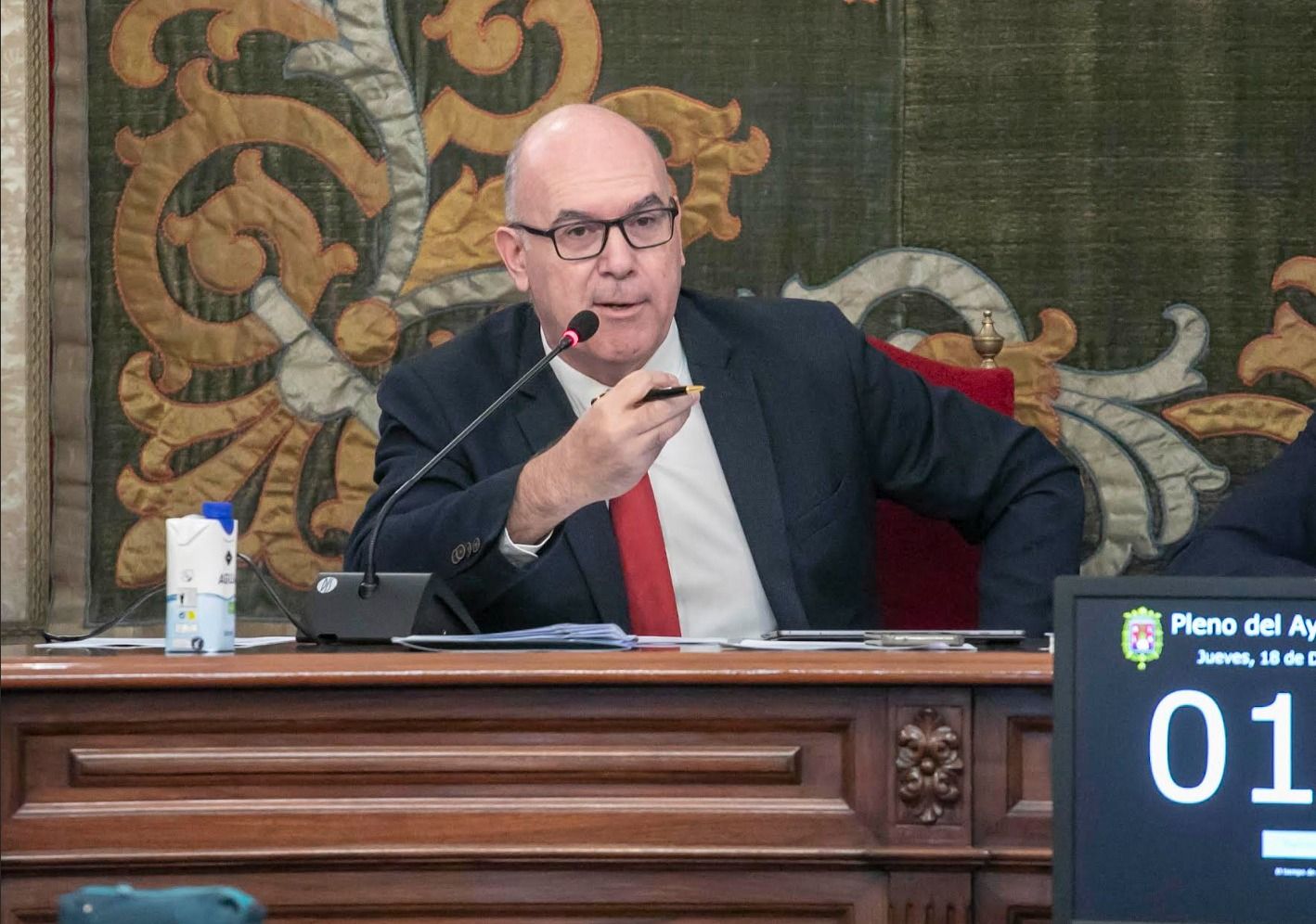 El vicealcalde d'Alacant, Manuel Villar, durant la celebració d'un ple a l'Ajuntament El vicealcalde d'Alacant, Manuel Villar, durant la celebració d'un ple a l'Ajuntament