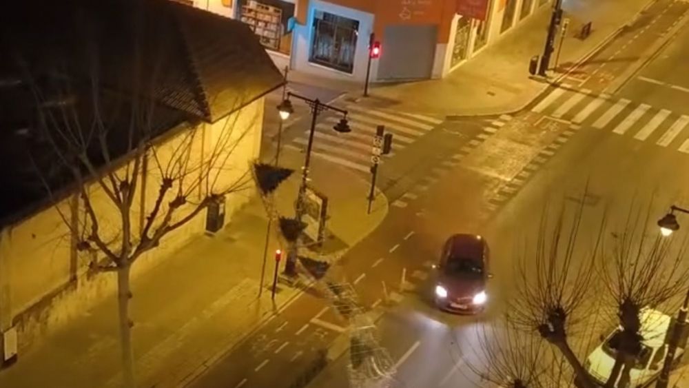 Caiguda de llums de Nadal en un carrer d'Alcoi