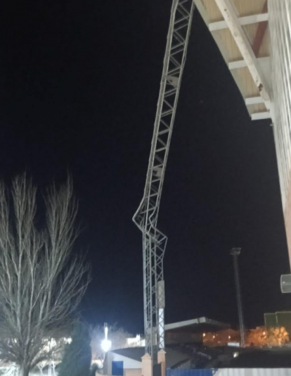 Caída de la torre de iluminación en la ciudad deportiva de Villena