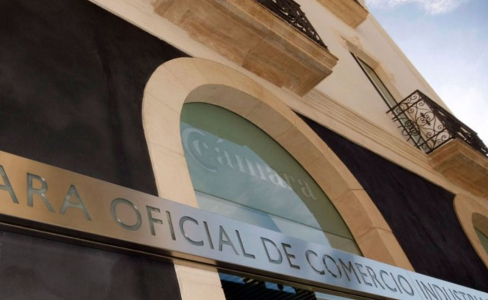 Façana de la Cambra de Comerç d'Alacant