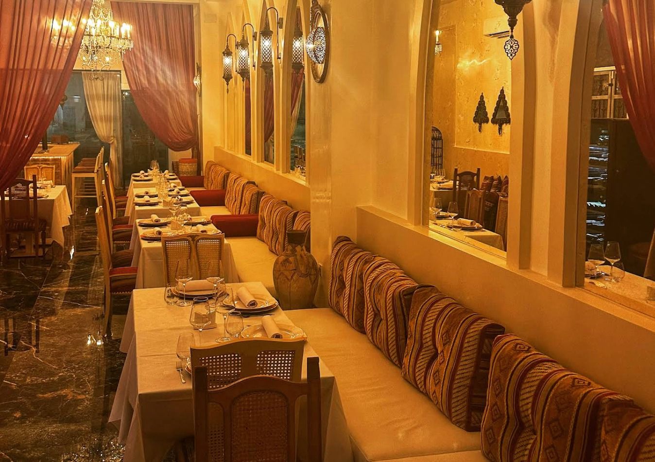 Interior del Baalbec Restaurant Lounge a Alacant