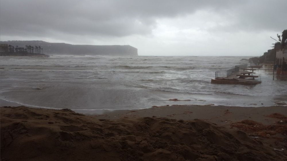 Mal estat de la mar durant un temporal marítime a Alacant