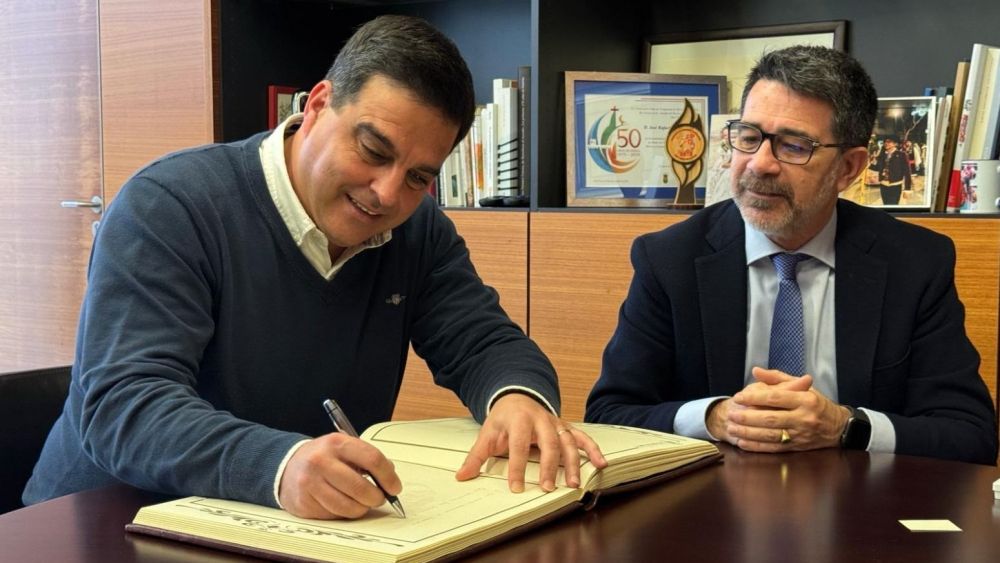 Firma de l'acord entre els alcaldes de Sant Vicent del Raspeig i Camp Major