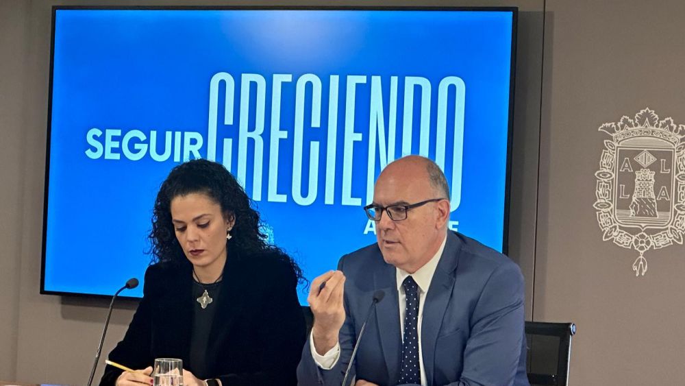 Cristina Cutanda i Manuel Villar en la roda de premsa després de la Junta de Govern