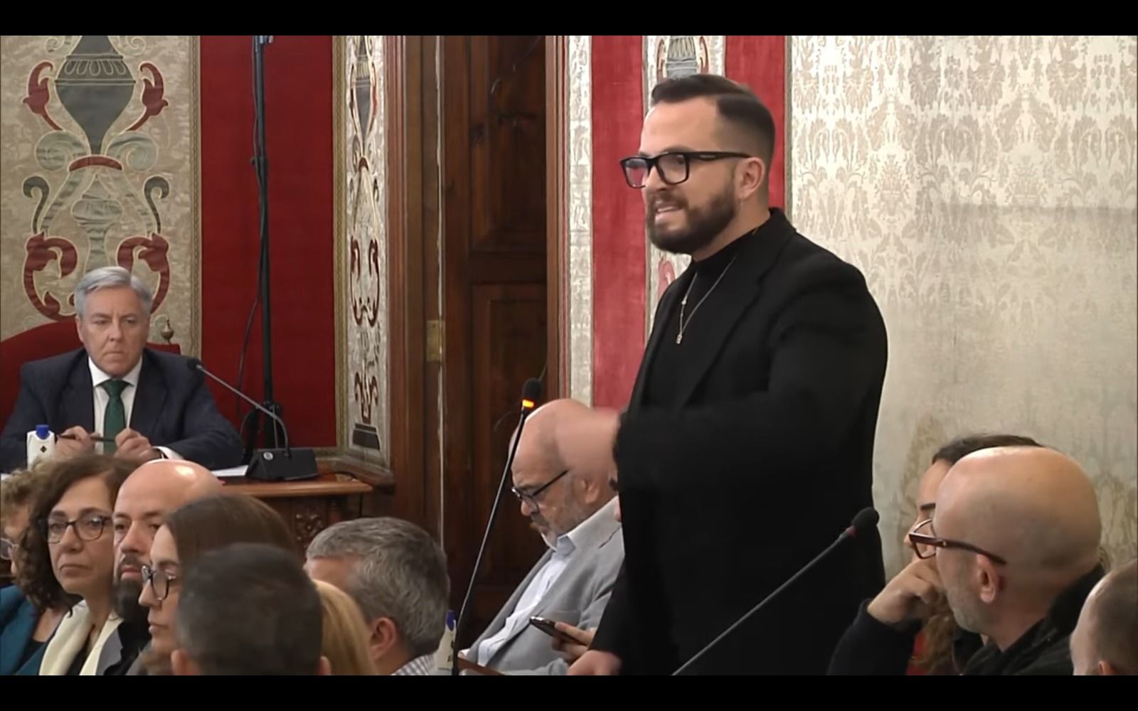 Rafa Mas (Compromís) interviene en el Pleno por el caso de las VPP de Alicante Rafa Mas (Compromís) interviene en el Pleno por el caso de las VPP de Alicante