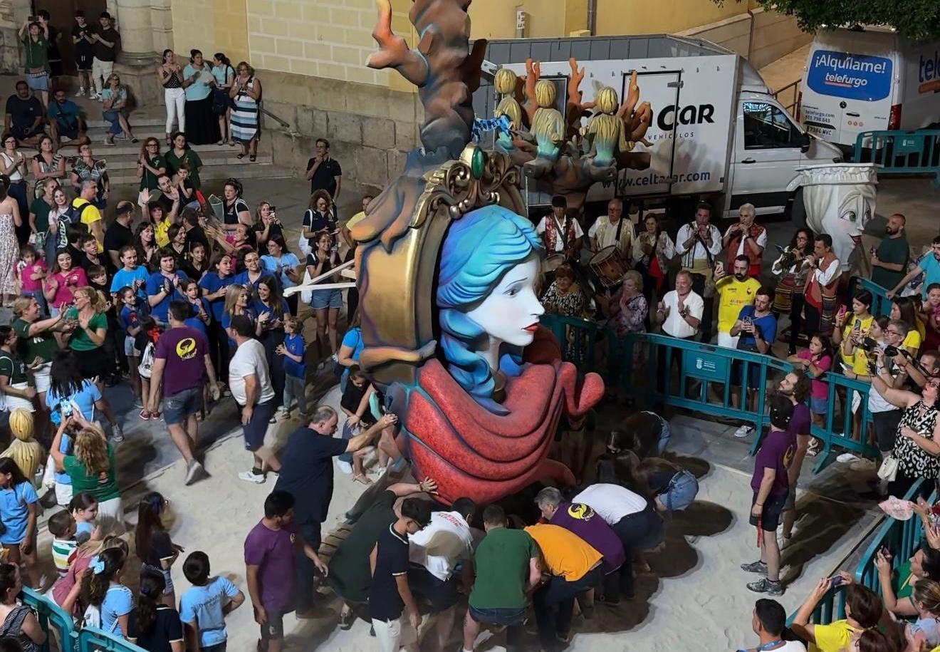 Plantà de la Foguera Oficial de Sant Vicent en 2025