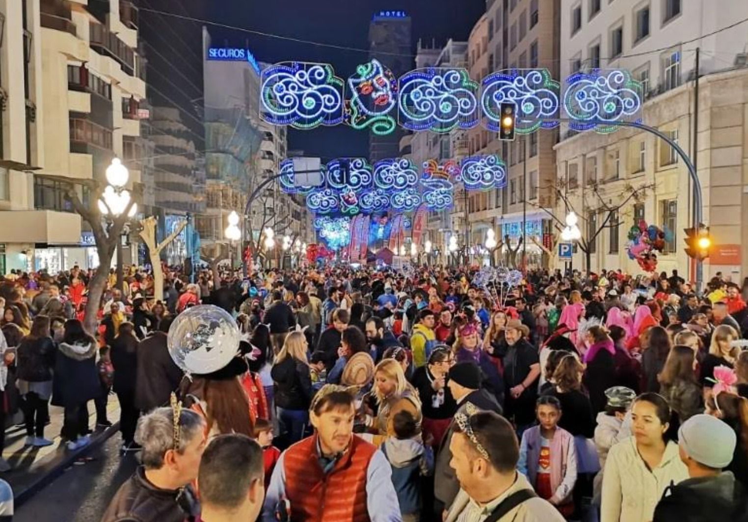 Miles de personas disfrutan del Sábado Ramblero en Alicante