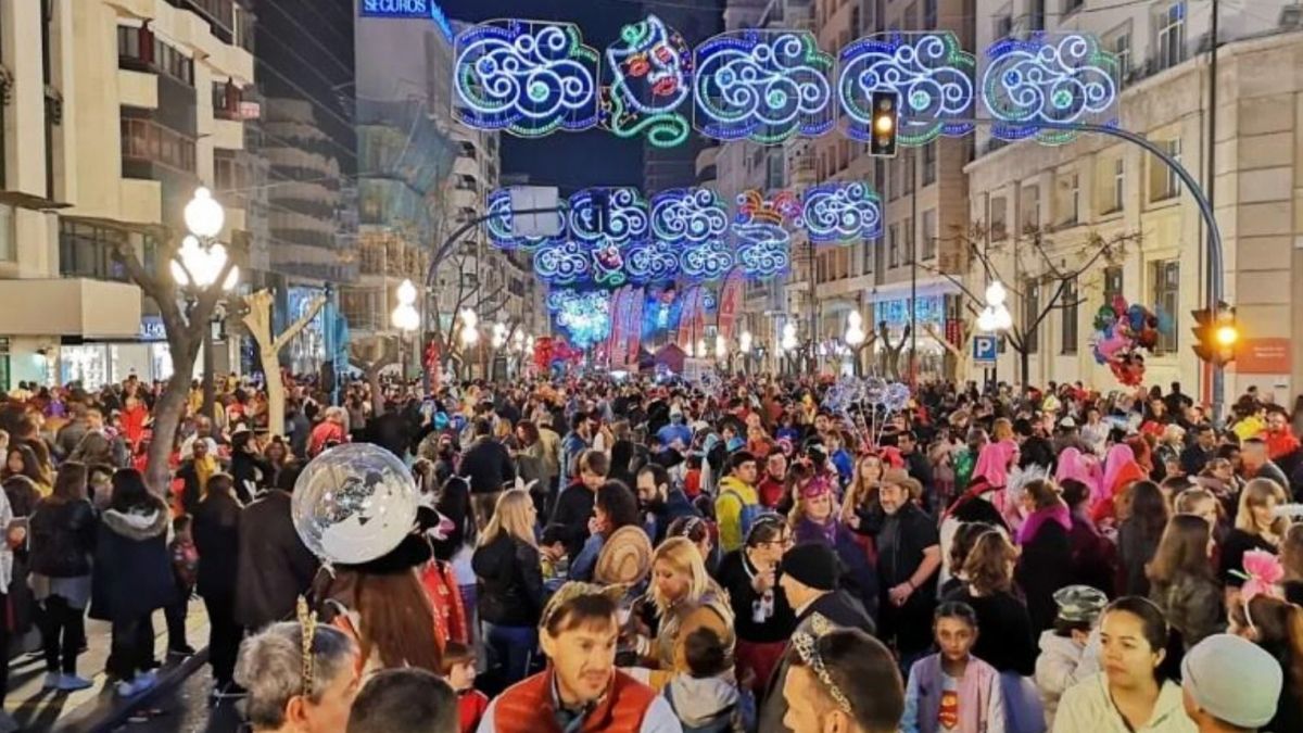 Miles de personas disfrutan del Sábado Ramblero en Alicante