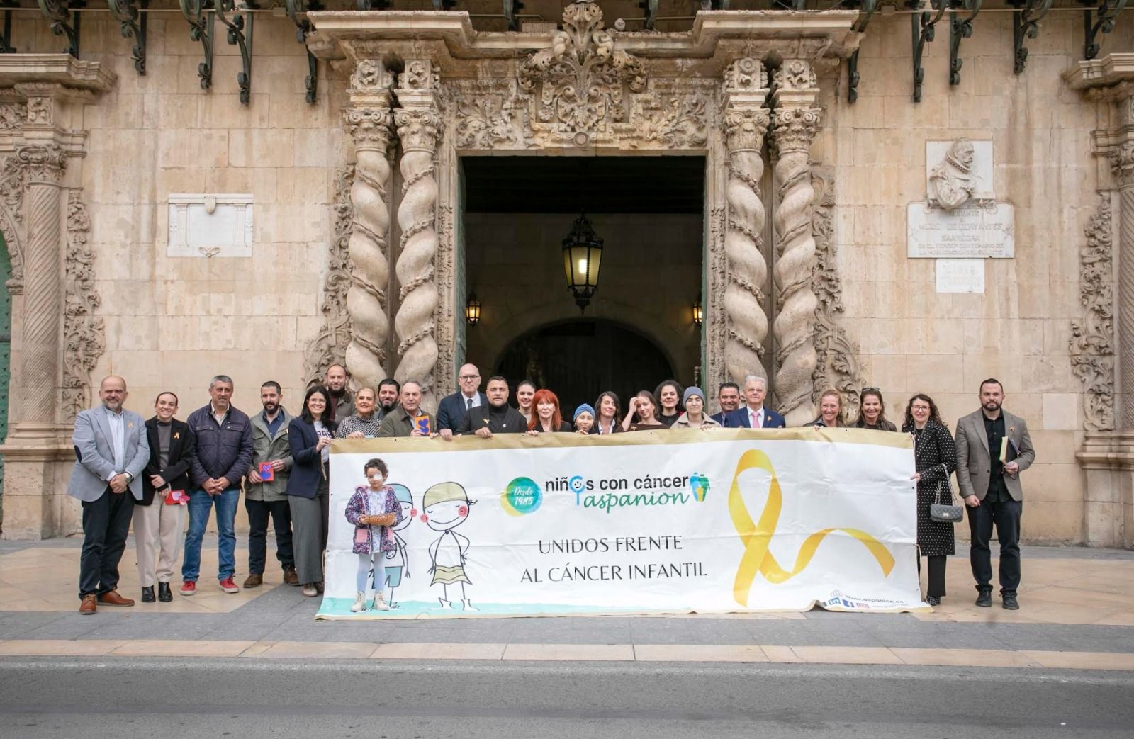 Acto por el Día del Cáncer Infantil en el Ayuntamiento de Alicante