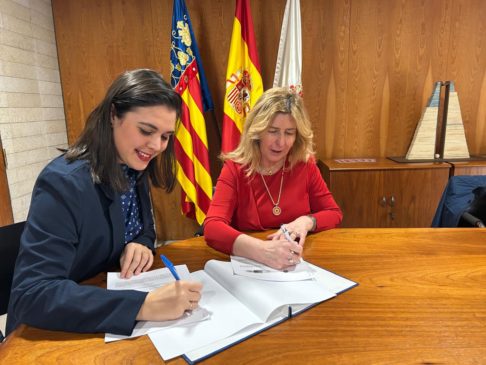 Firma del conveni de l'Ajuntament d'Alacant amb el Col·legi de Gestors Administratius Firma del conveni de l'Ajuntament d'Alacant amb el Col·legi de Gestors Administratius