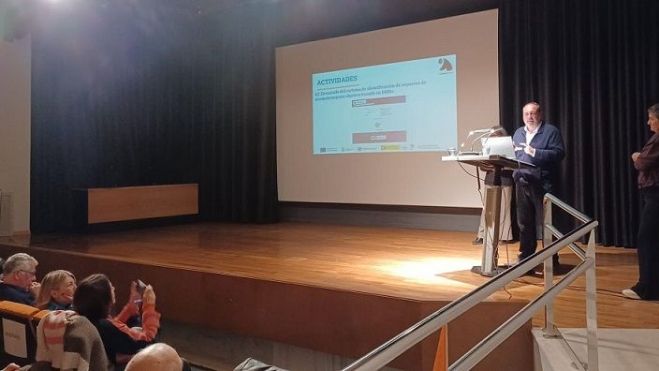 Presentació de la nova IA per a detectar taurons i rajades a la Universitat d'Alacant Presentació de la nova IA per a detectar taurons i rajades a la Universitat d'Alacant