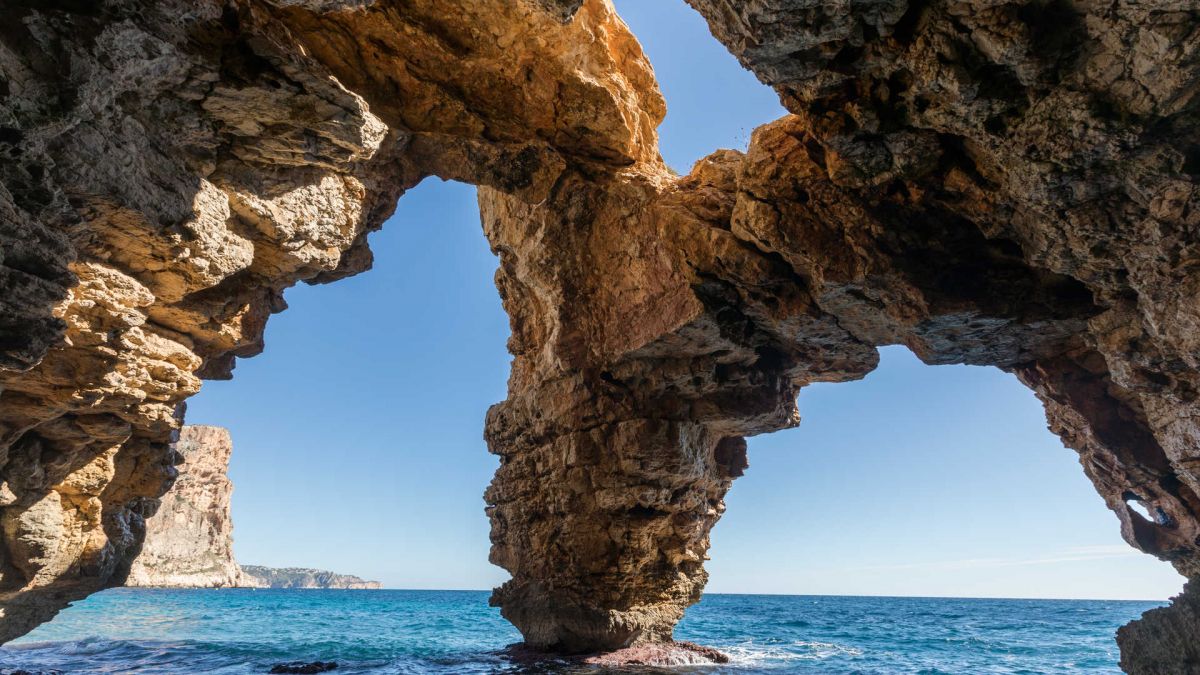 Interior de la Cova dels Arcs