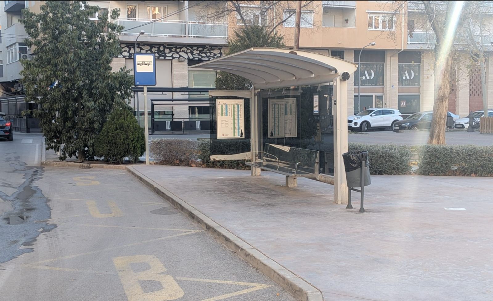 Una parada d'autobús urbà de Villena Una parada d'autobús urbà de Villena
