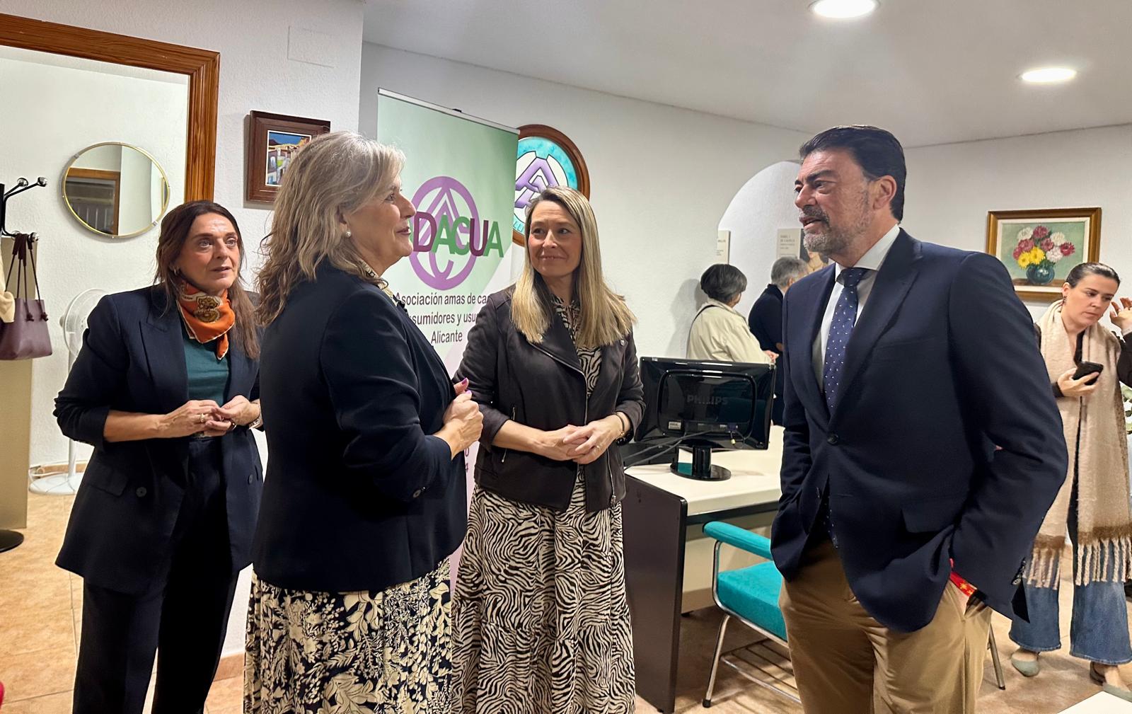 L'alcalde d'Alacant, Luis Barcala, visita l'associació Adacua L'alcalde d'Alacant, Luis Barcala, visita l'associació Adacua