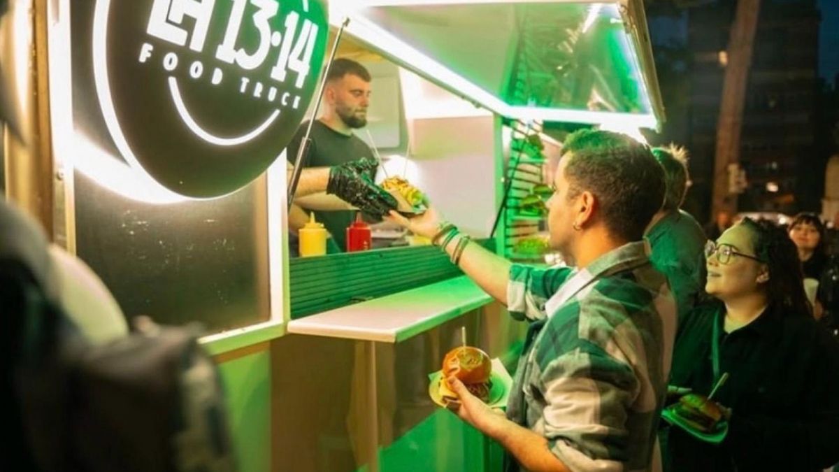 Food truck de hamburguesas en el Street Food Market de Alicante