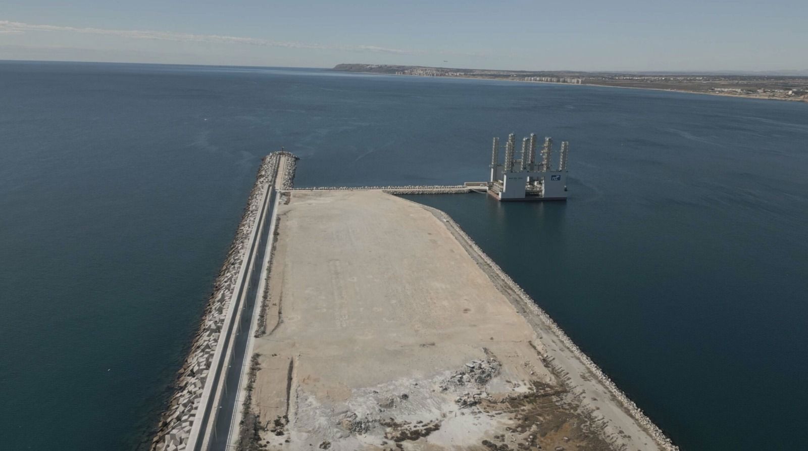 Plataforma en la zona industrial del Port d'Alacant