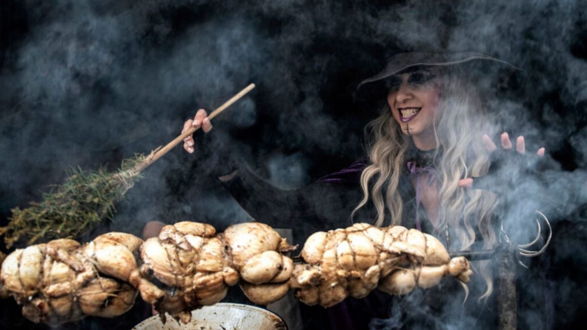 Una bruja en las Fiestas del Medievo de Villena (Foto: Juan Pedro Verdú) Una bruja en las Fiestas del Medievo de Villena (Foto: Juan Pedro Verdú)