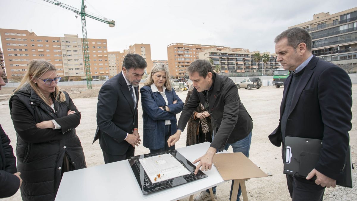 L'alcalde Luis Barcala i la consellera Carmen Ortí visiten les obres del CEE El Somni en Alacant L'alcalde Luis Barcala i la consellera Carmen Ortí visiten les obres del CEE El Somni en Alacant