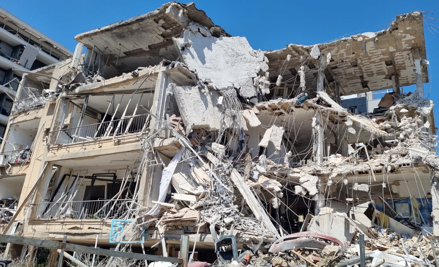 Un edifici a Israel atacat per un míssil d'Iran en la guerra dels dotze dies el mes de juliol passat (Font: Wikimedia Commons) Un edifici a Israel atacat per un míssil d'Iran en la guerra dels dotze dies el mes de juliol passat (Font: Wikimedia Commons)