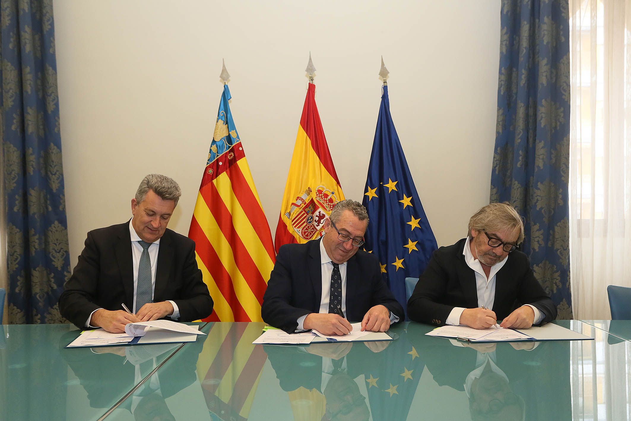 Firma del convenio de la EPSAR entre la Diputación y la Generalitat