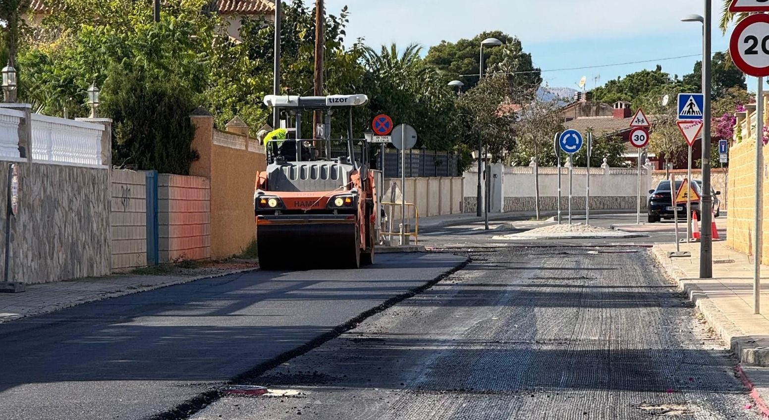 Obres d'asfaltat al carrer va riure Guadalquivir de Sant Vicent