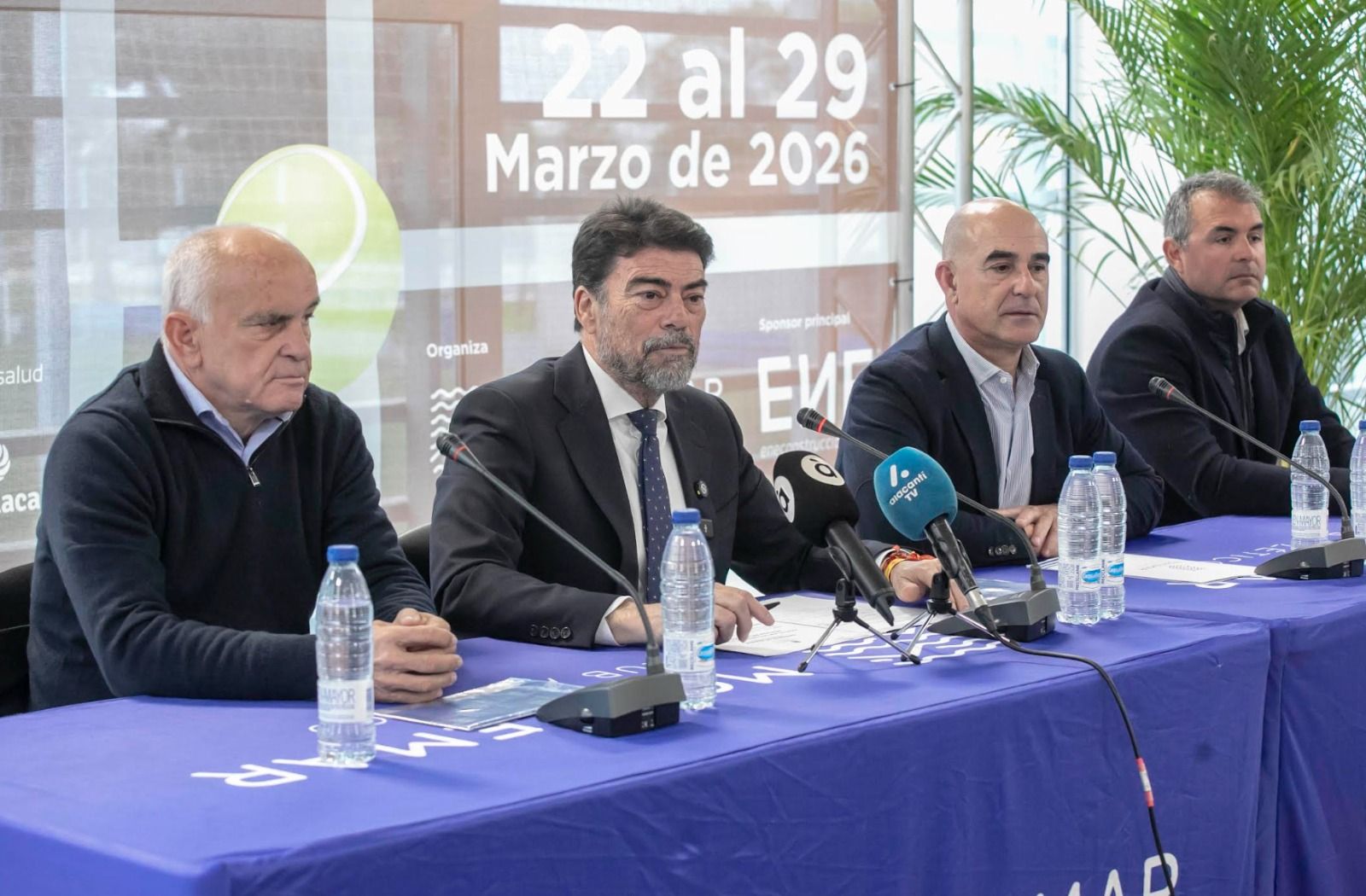 Luis Barcala interviene en la presentación del Challenger 100 de Alicante