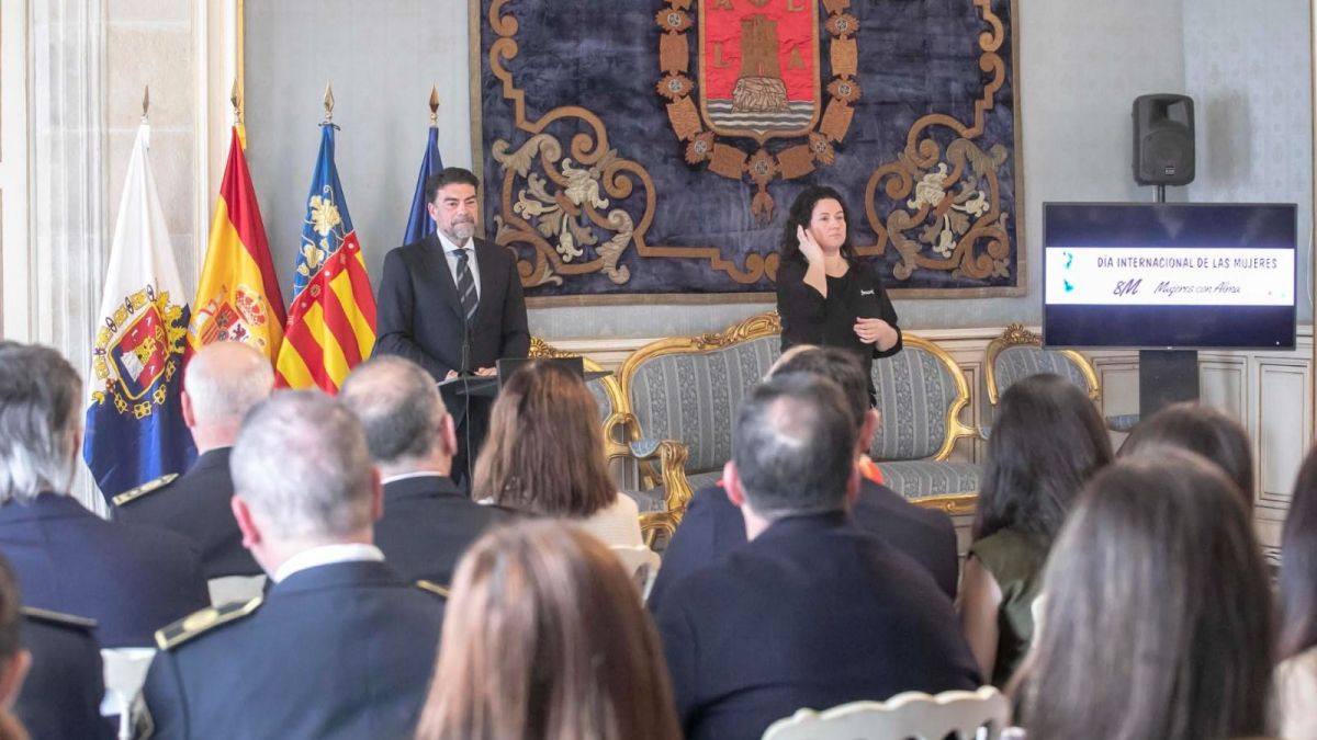 Acte institucional del 8M en l'Ajuntament d'Alacant