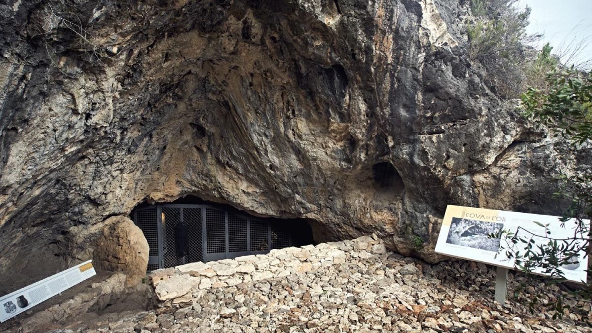 Accés a la Cova de l'Or