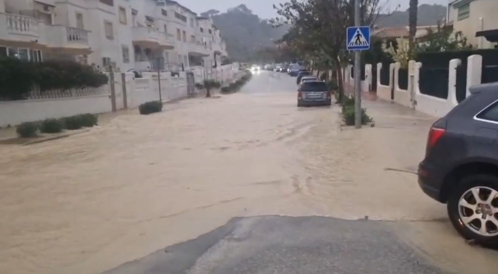 Carretera negada per les intenses pluges (Extracte d'un vídeo d'Álex Navarro - MeteOrihuela)