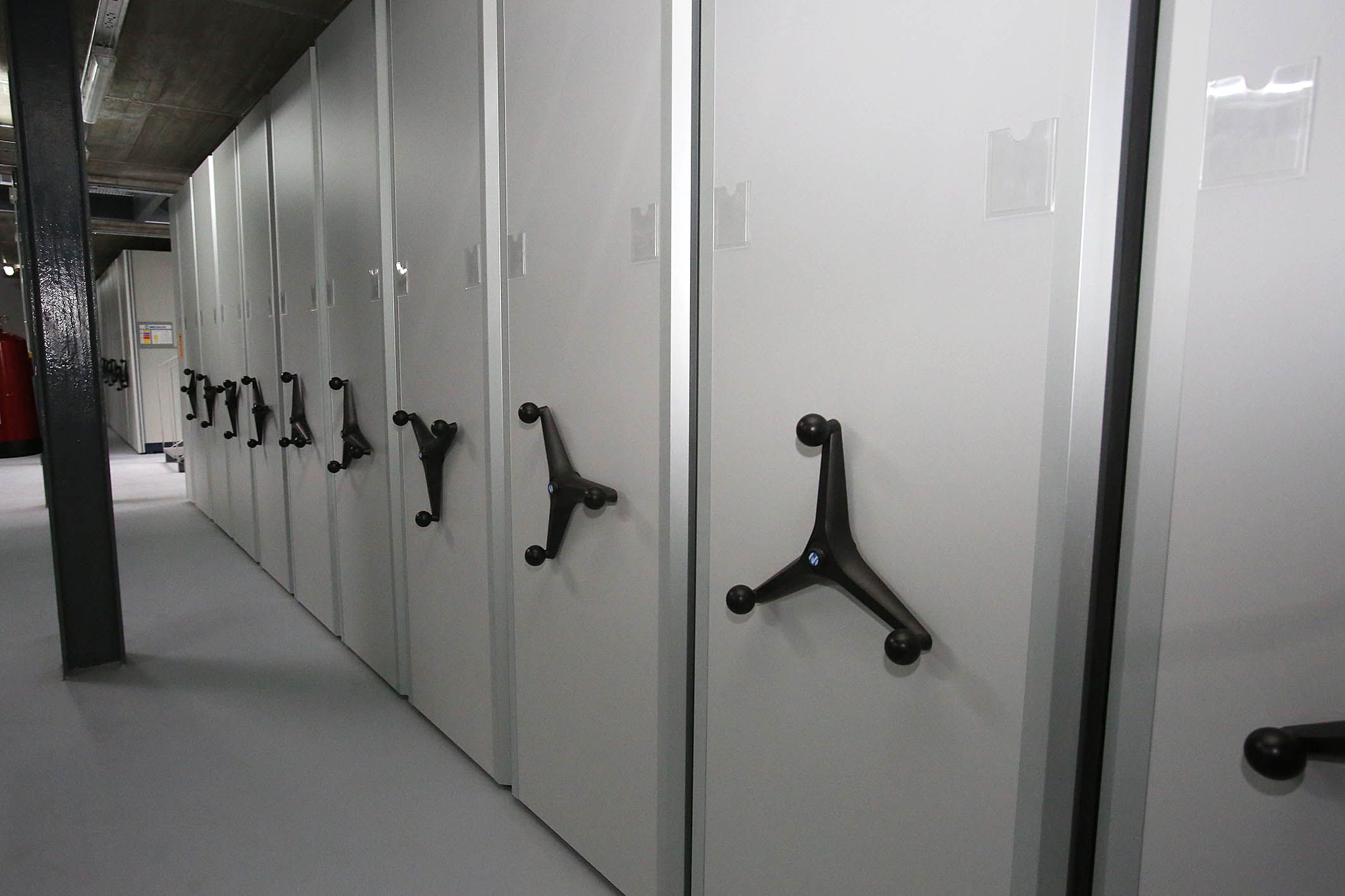 Interior d'un arxiu públic