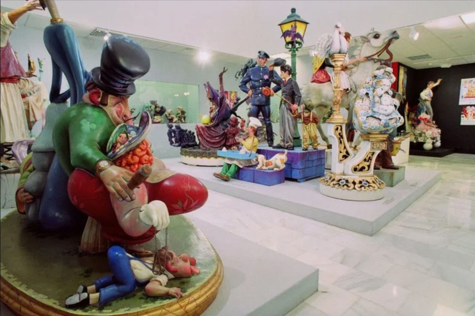 Varios Ninots Indultats en el Museo de las Hogueras de Alicante