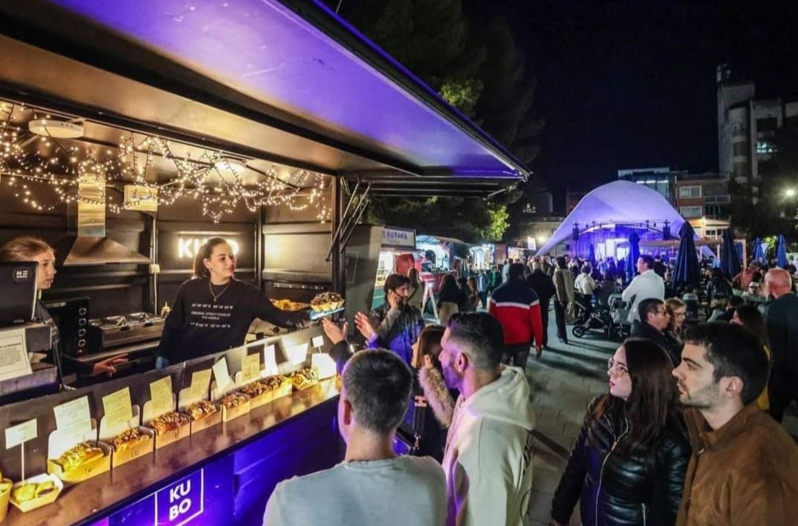 Una food truck en el festival gastronòmic d'Alacant Una food truck en el festival gastronòmic d'Alacant