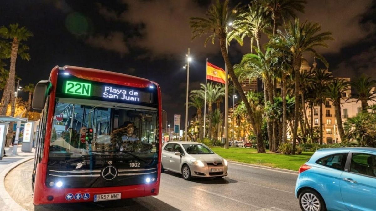 Un autobús de la línia 3N en Alacant Un autobús de la línia 3N en Alacant