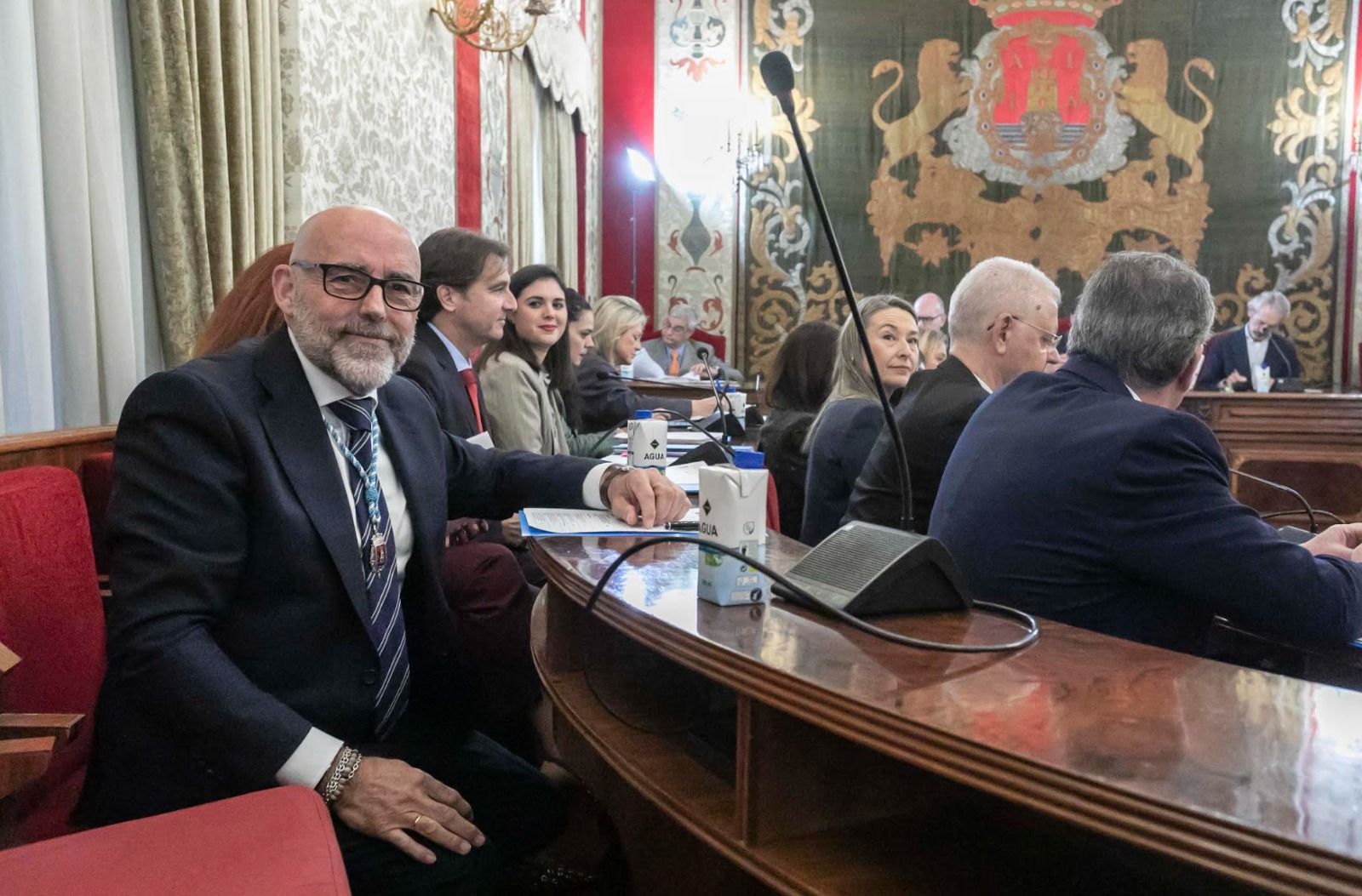 El nou regidor Luis Morata en el ple d'Alacant