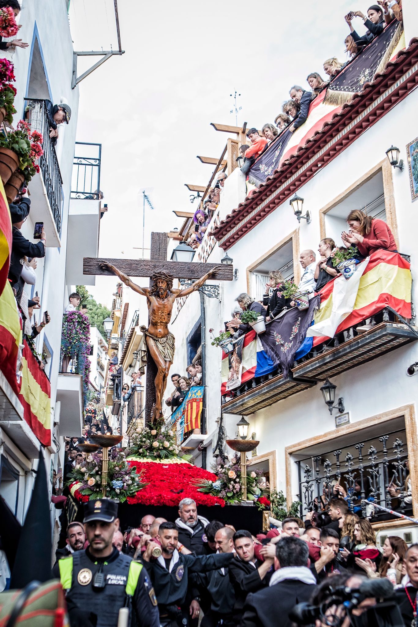 Estampa icònica del Descens de Santa Creu en Alacant Estampa icònica del Descens de Santa Creu en Alacant