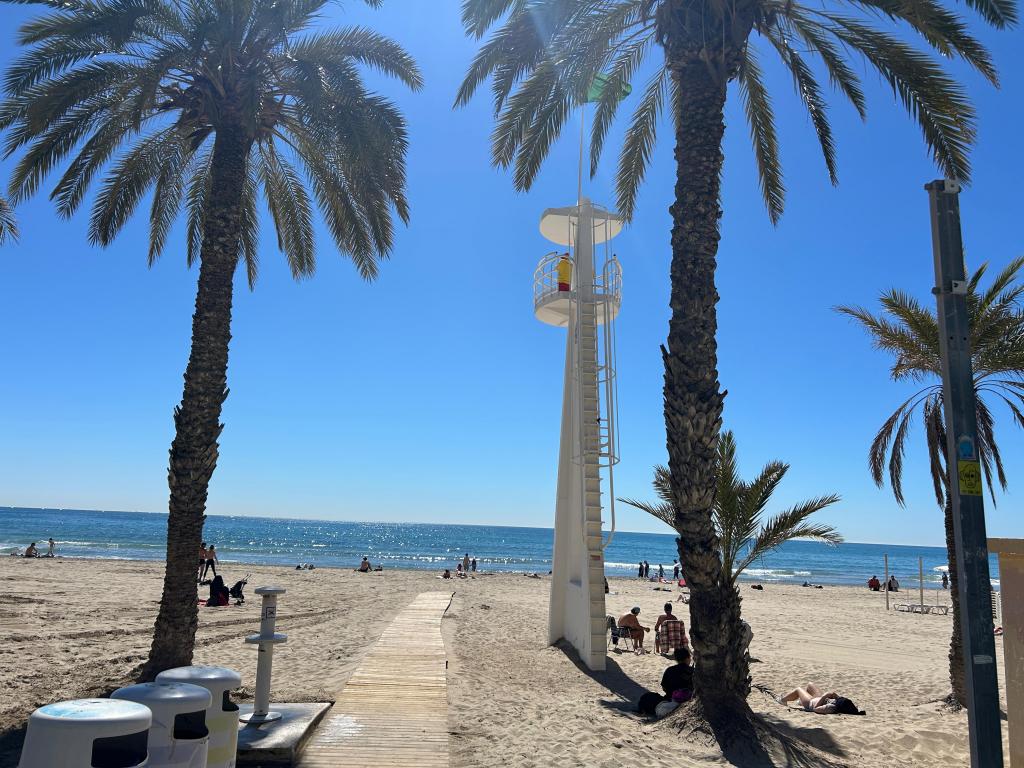 Torre de socorrisme en una platja d'Alacant