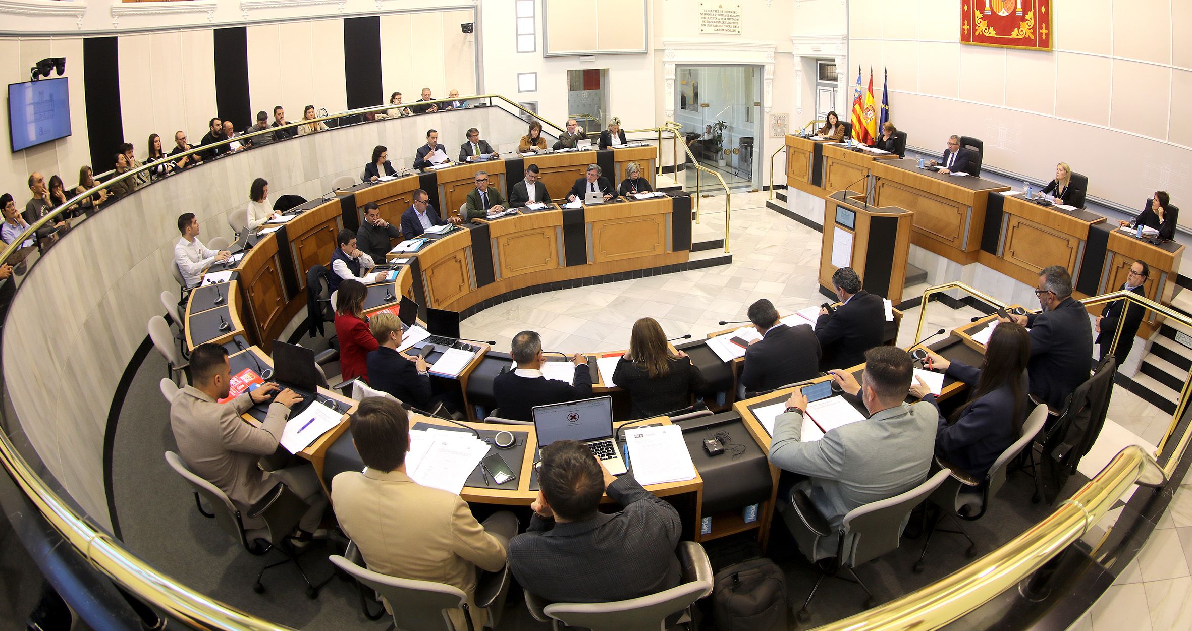 Ple d'abril de la Diputació d'Alacant