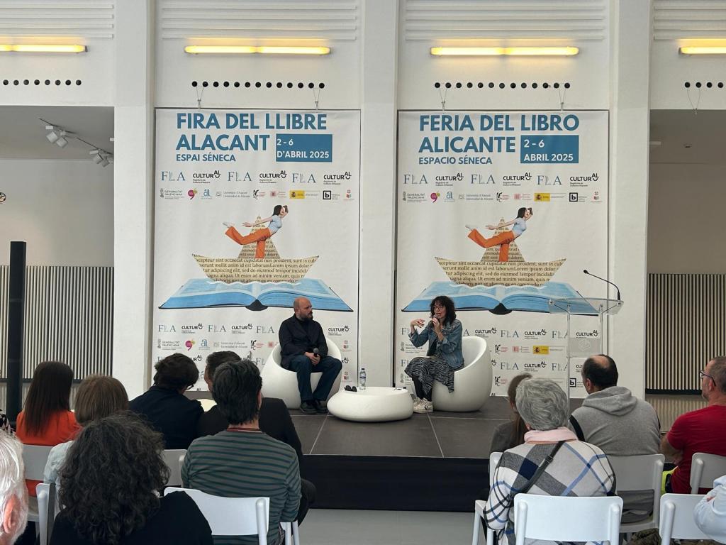 Ponencia en la Feria del Libro 2025 en Alicante
